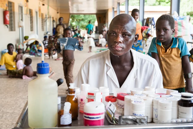 Rehni distributes medication in the children’s ward.